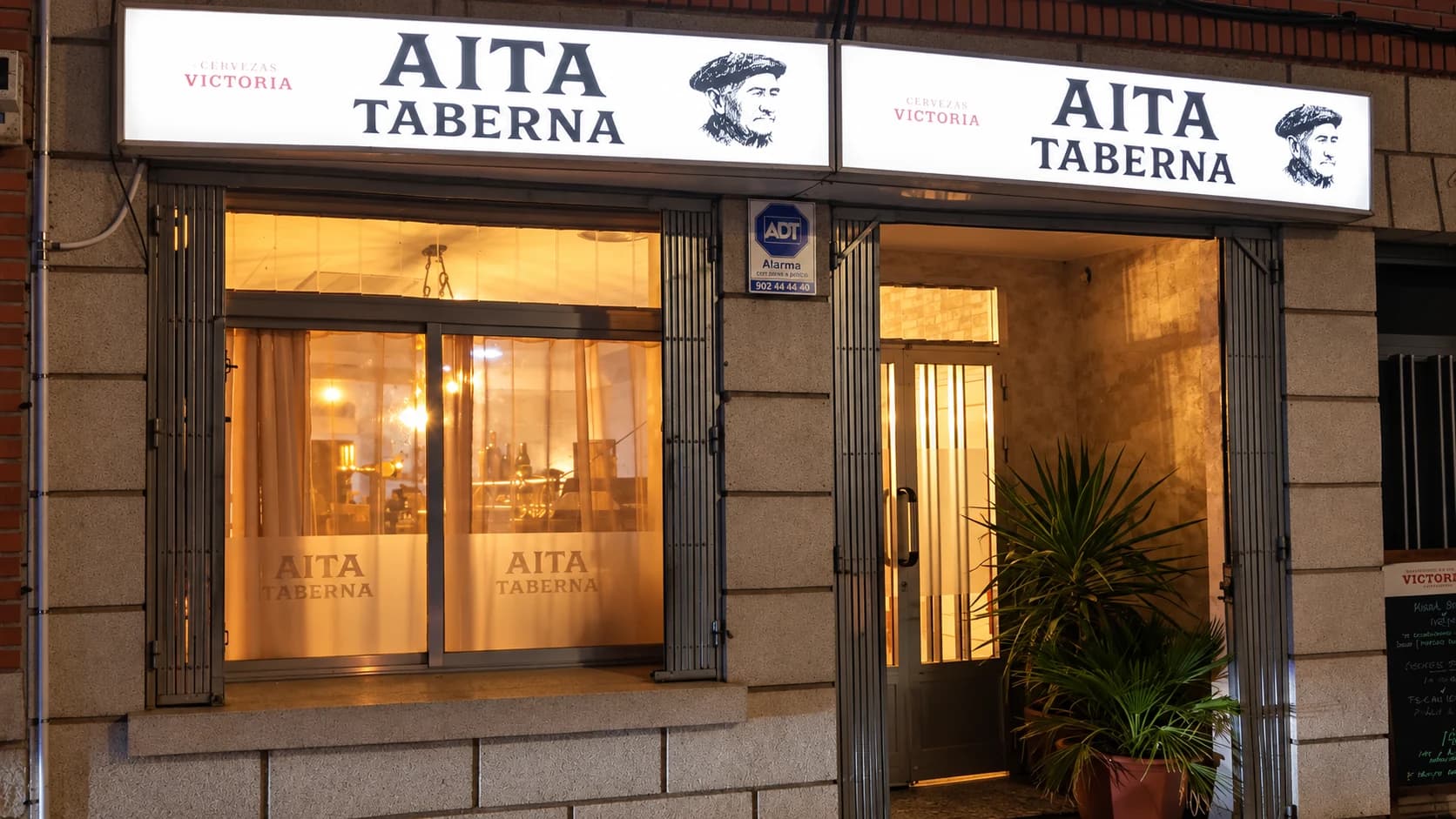 Fachada de Taberna Aita en Almorox, Toledo