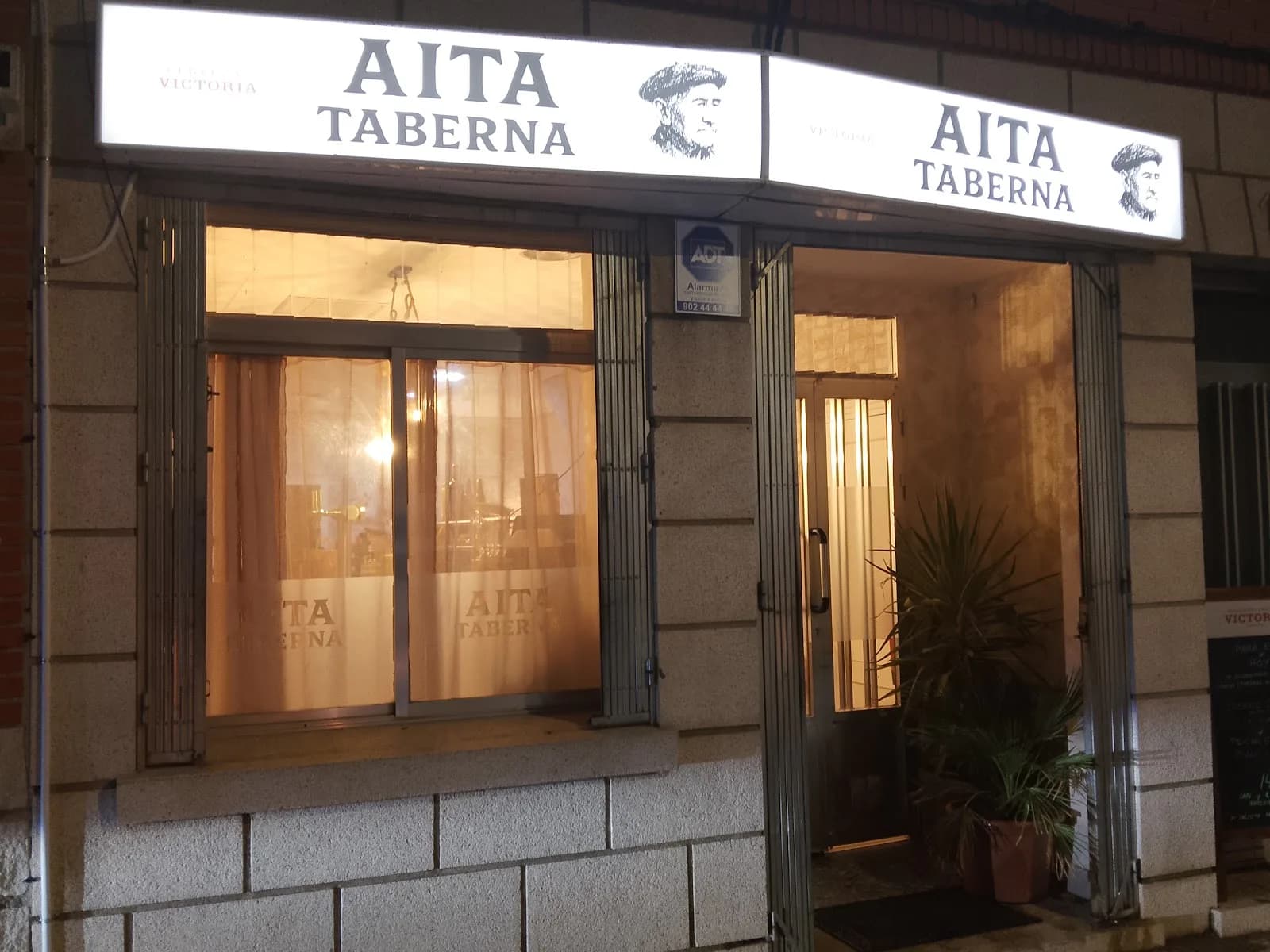 Fachada de Taberna Aita, Almorox
